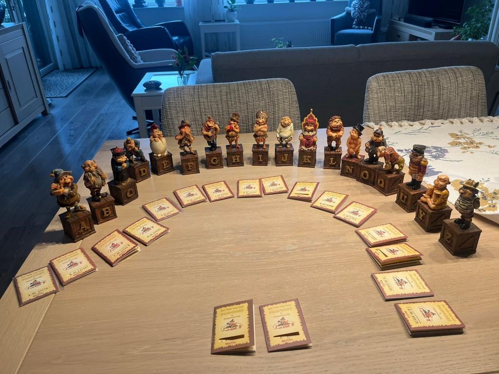 Laven Efteling Alfabet met paspoort, Verzamelen, Efteling, Ophalen of Verzenden, Gebruikt, Beeldje of Poppetje