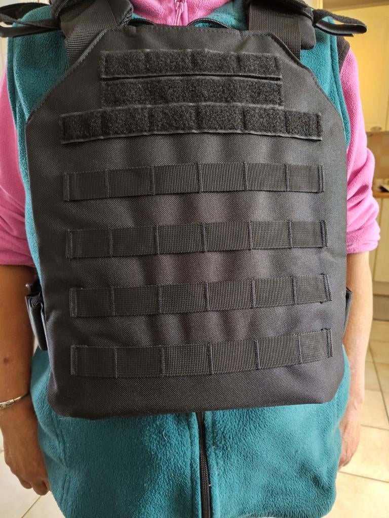 Hagelnieuwe plate carrier met twee milsurp kevlar platen, Verzamelen, Ophalen of Verzenden, Landmacht, Nederland