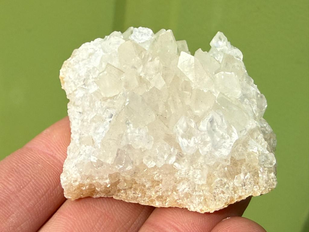 Calciet cluster uit Indonesië mineralen, Ophalen of Verzenden, Mineraal