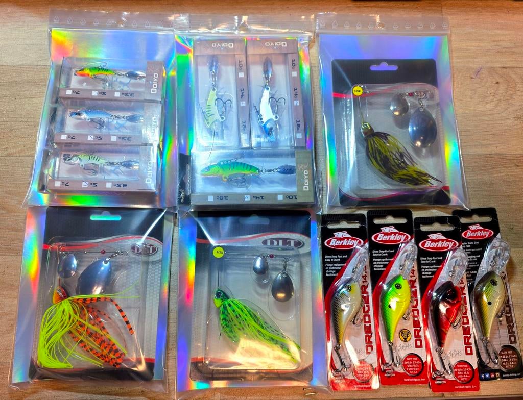 Grote partij KUNSTAAS  : KONINGSDAG 2026 DRACHTEN !!! LEZEN, Watersport en Boten, Hengelsport | Roofvissen, Ophalen, Nieuw, Complete set