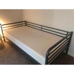 IKEA Svarte bed met onderschuif bed incl lattenbodems, Ophalen, 85 tot 100 cm, Gebruikt, Lattenbodem