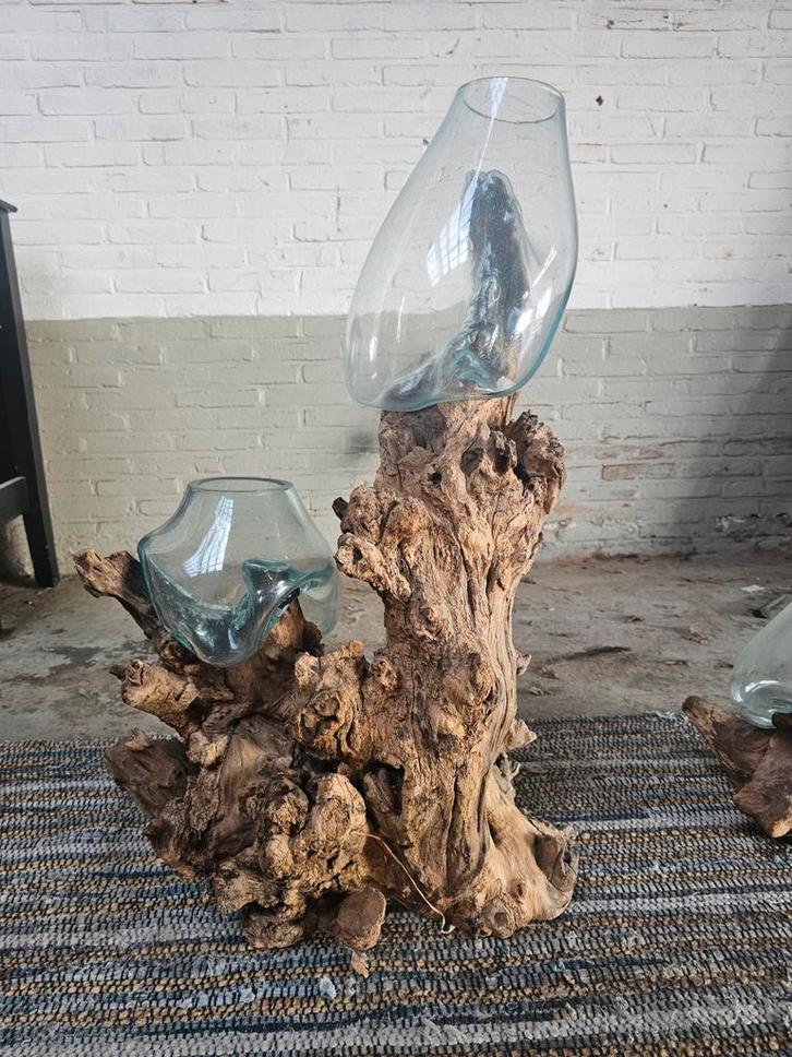Unieke glazen vazen op drijfhout - Handgemaakt, Huis en Inrichting, Woonaccessoires | Vazen, Zo goed als nieuw, Overige kleuren