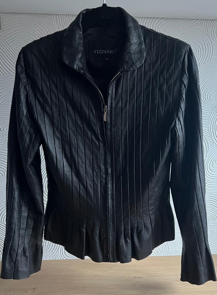 S’ Egnaro. Apart zwart leren jasje. Mt 38., Kleding | Dames, Maat 38/40 (M), Zwart, Ophalen of Verzenden, Zo goed als nieuw