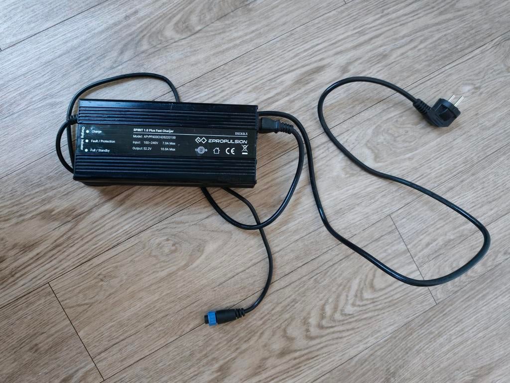 Epropulsion batterij snellader, Watersport en Boten, Ophalen of Verzenden, Gebruikt, Motor en Techniek, Motorboot