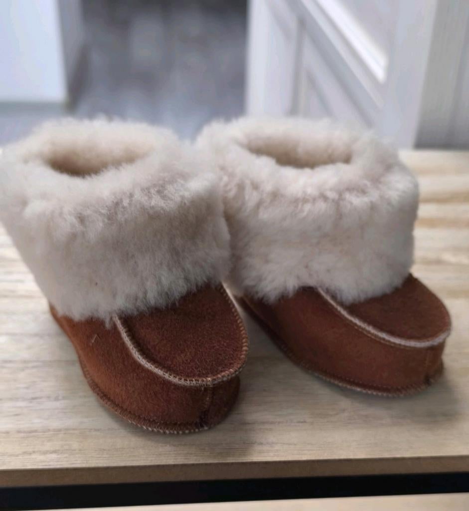 Baby slofjes van velours en wol gemaakt in NL, Kinderen en Baby's, Babykleding | Schoentjes en Sokjes, Slofjes, Jongetje of Meisje