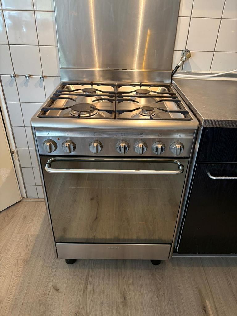 Smeg gasfornuis met heteluchtoven - 4 pits, Ophalen, Gebruikt, Hete lucht, 60 cm of meer