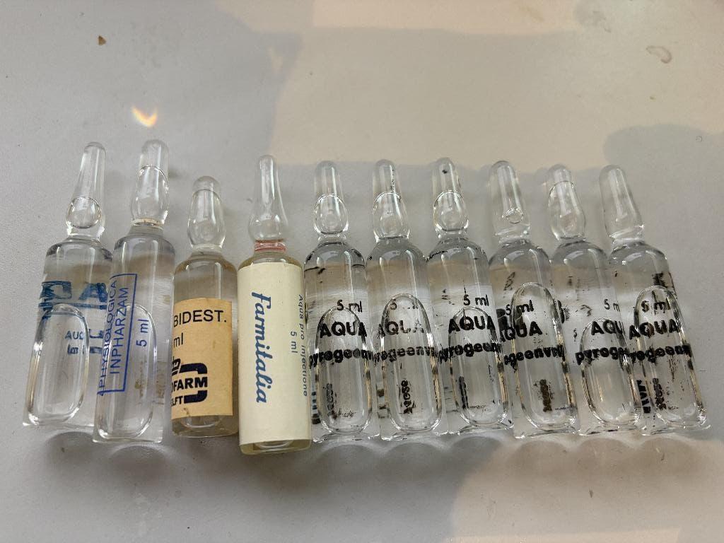 10 ampullen van 5 ml met fysiologisch zout, Antiek en Kunst, Antiek | Gereedschap en Instrumenten, Ophalen of Verzenden