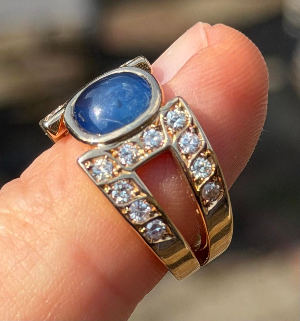 18 karaat gouden ring met blauwe saffier 2.5ct en diamanten!, 18 tot 19, Ophalen of Verzenden, Met edelsteen, Dame