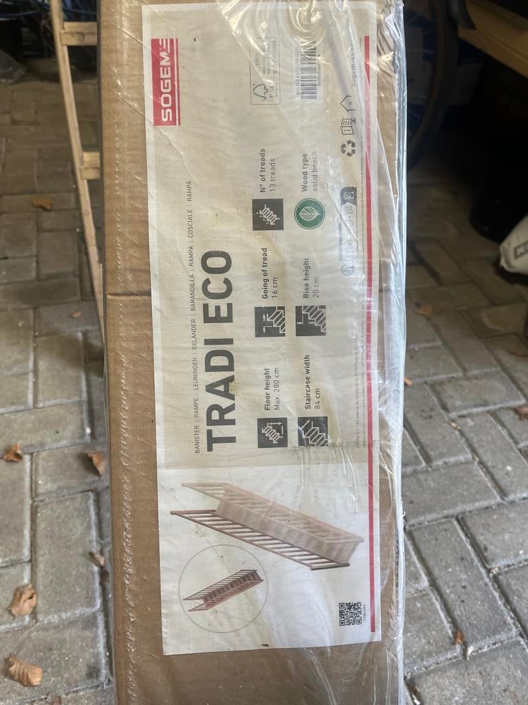Nieuwe houten trap SOGEM TRADI ECO - 13 treden, 84 cm breed, Doe-het-zelf en Verbouw, Ladders en Trappen, Ophalen of Verzenden
