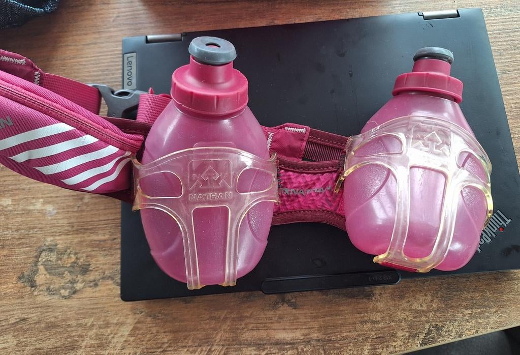 Nathan belt met 2 flesjes, Sport en Fitness, Fitnessmaterialen, Ophalen of Verzenden, Gebruikt