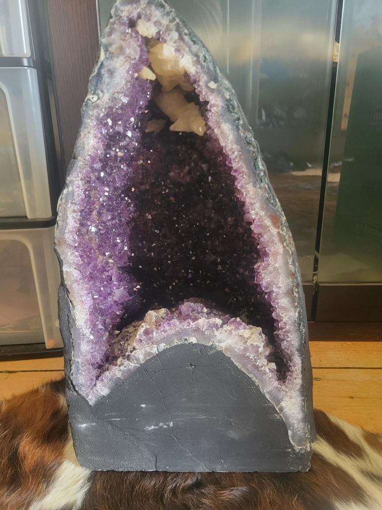 Prachtige Amethist Geode met Calciet - 18 kg, Verzamelen, Ophalen of Verzenden
