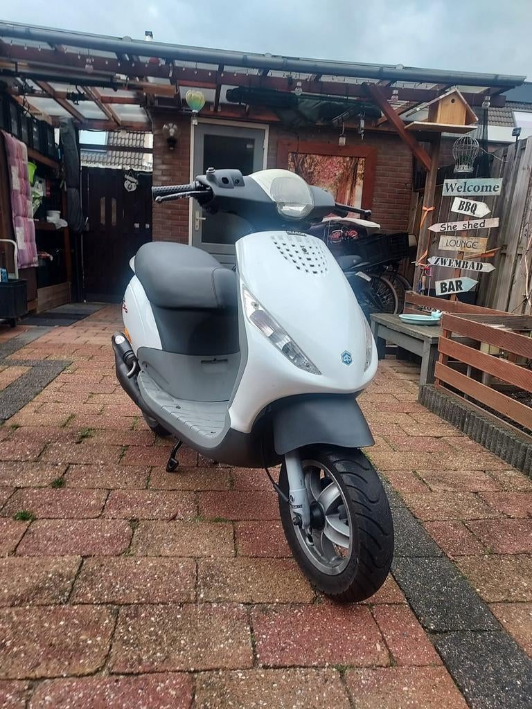 Piaggio Zip 2 takt 70cc 2000, Fietsen en Brommers, Scooters | Piaggio, Zo goed als nieuw, Zip, Tweetakt, Ophalen