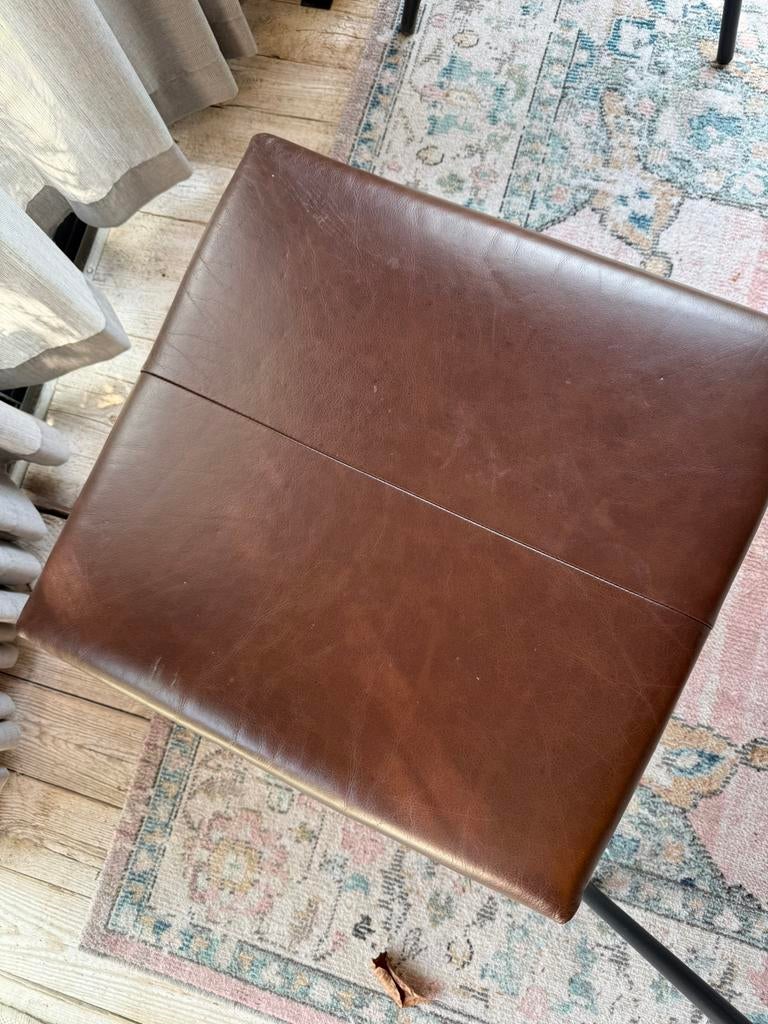 Poef van Henders en Hazel, Ophalen, Leer, Zo goed als nieuw, 50 tot 75 cm