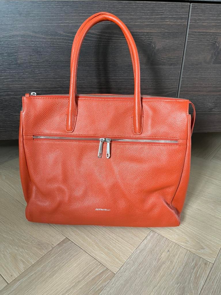 Gigi Fratelli laptoptas. Kleur is oranje/rood., Sieraden, Tassen en Uiterlijk, 30 cm of meer, Minder dan 40 cm, Oranje, Ophalen of Verzenden