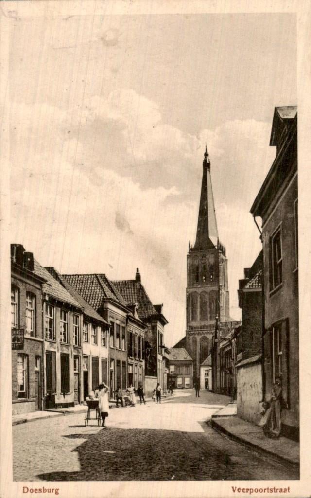 Doesburg - Veerpoortstraat - Straatzicht, Ophalen of Verzenden, Voor 1920, Gelopen, Gelderland