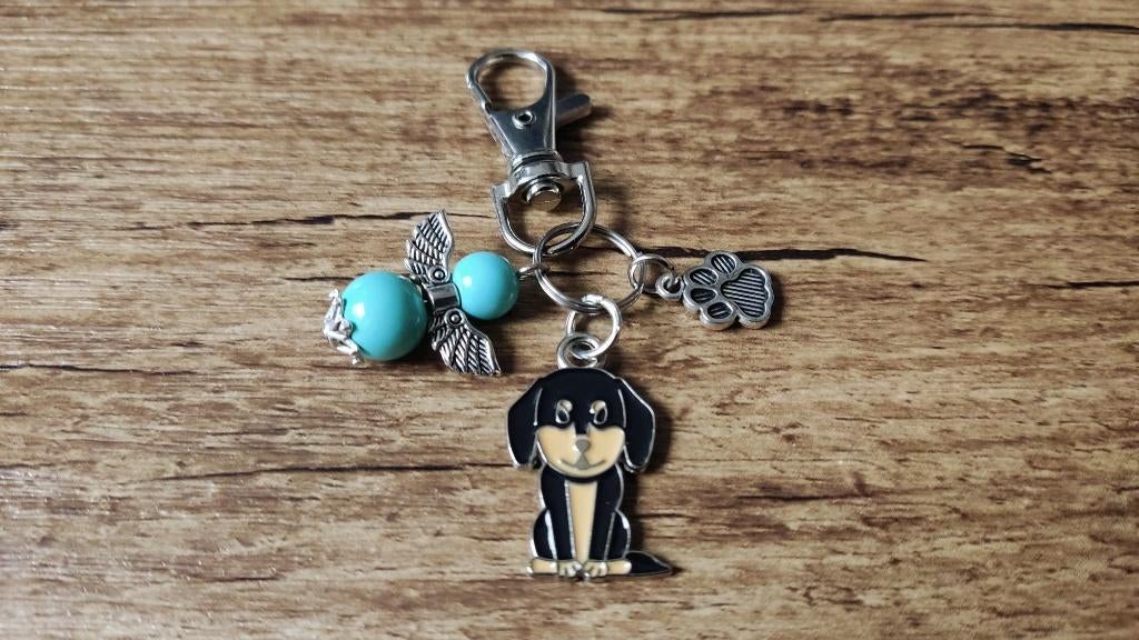 Sleutelhanger Teckel zwart zittend emaille guardian angel, Verzenden, Nieuw