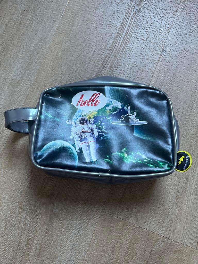 Leuke toilettas met astronautenprint - Zo goed als nieuw, Sieraden, Tassen en Uiterlijk, Toilettassen, Ophalen of Verzenden, Zo goed als nieuw
