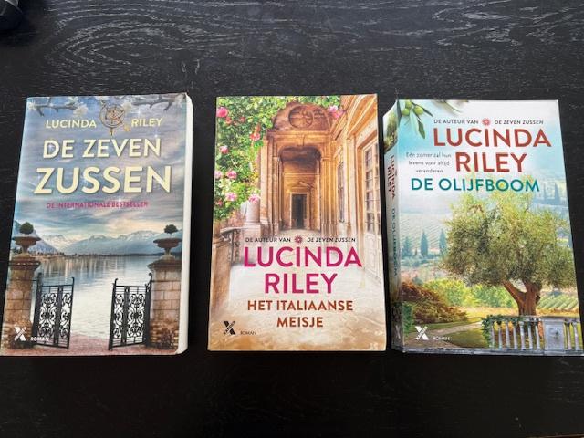 3 boeken Lucinda Riley, Ophalen of Verzenden, Zo goed als nieuw