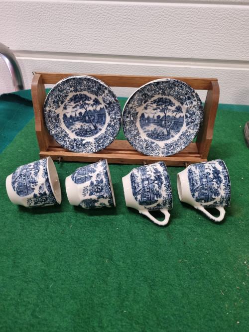 Kop en schotels met muur rek, Ophalen of Verzenden, 'T Olde Gre-j, Info@toldegrej.nl, Endepoelstraat 20f Didam