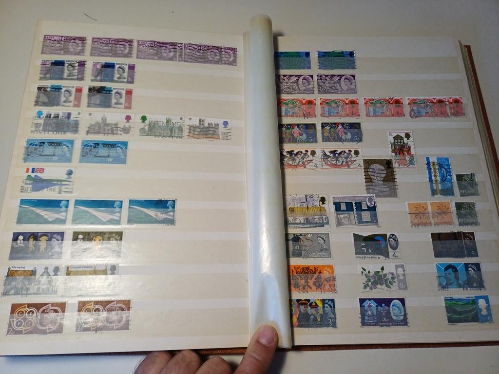 Groot Brittannië en Zwitserland insteekalbum (G15), Postzegels en Munten, Postzegels | Volle albums en Verzamelingen, Ophalen of Verzenden