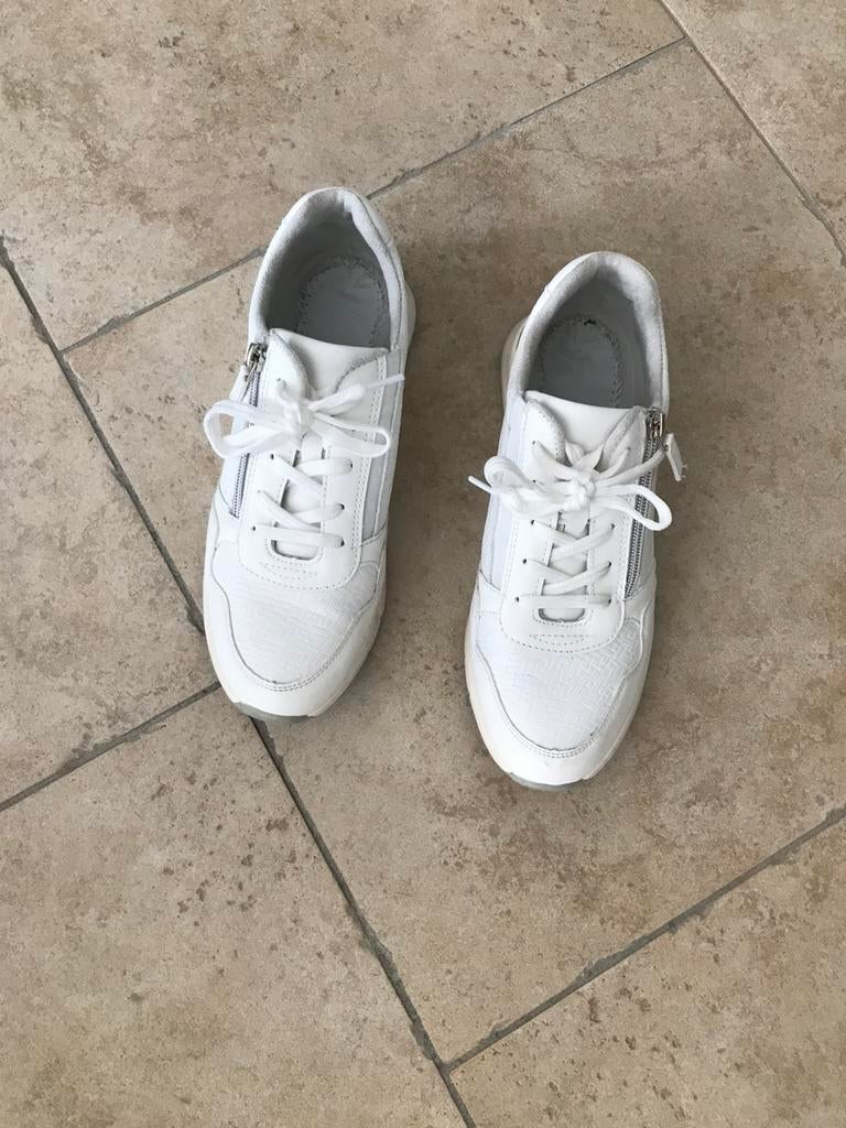 Dames sneakers maat 40, Wit, Ophalen of Verzenden, Sneakers of Gympen, Zo goed als nieuw