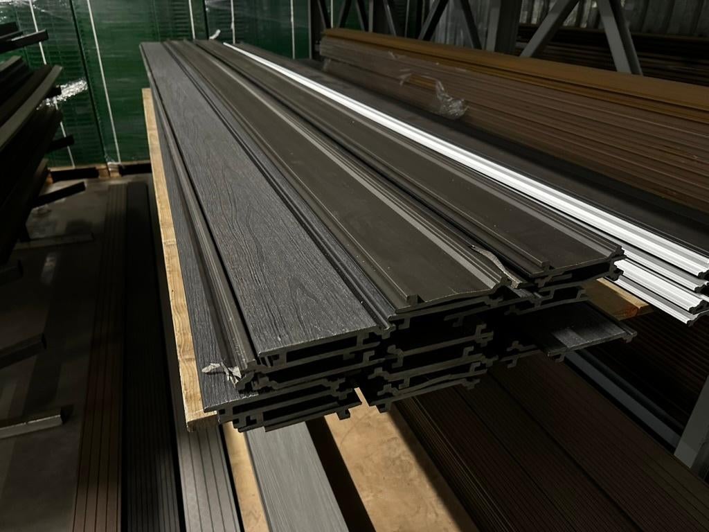 OPRUIMING - Composiet gevelbekleding zwart - 390 cm lang, Overige materialen, Gebruikt, Compoziet B.V., Minder dan 20 mm