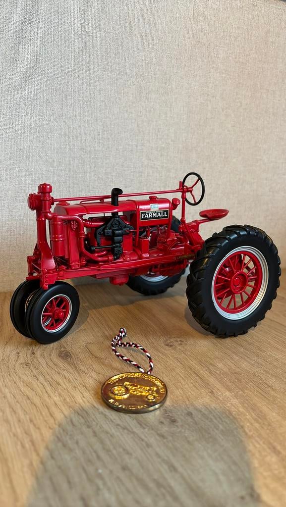 Farmall F-20 precision series 1/16, Hobby en Vrije tijd, Ophalen of Verzenden, Zo goed als nieuw, Groter dan 1:32, Overige merken