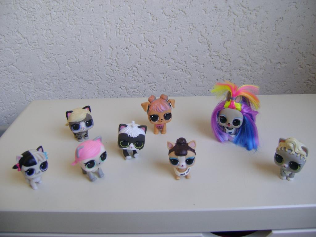 8  petshop hondjes en poesjes waarvan 1 met gekleurd haar, Ophalen of Verzenden, Zo goed als nieuw