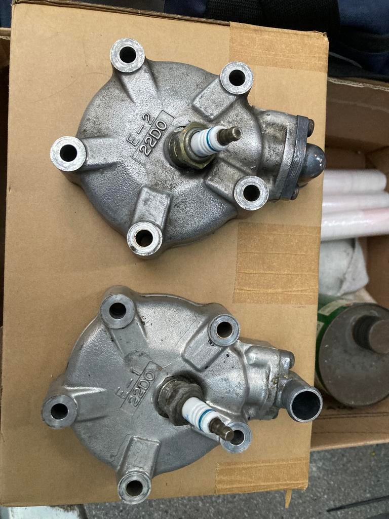 Suzuki RGV 250 cilinder koppen, Ophalen of Verzenden, Gebruikt