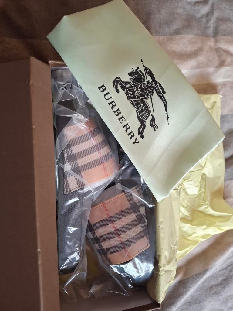 Burberry slipppers, Ophalen, Zwart
