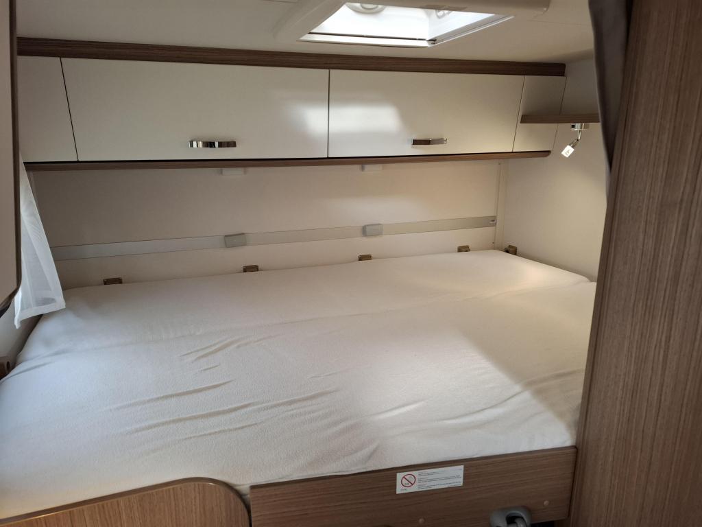 2019 Hymer Carado 132 160PK Vast bed Garage Solar 37781Km, Ringverwarming, Koelkast, Bedrijf, Tot en met 3
