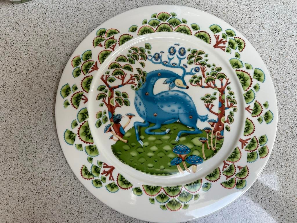 Iittala Satumetsä bord 30 cm, Ophalen of Verzenden, Zo goed als nieuw, Bord(en), Overige stijlen