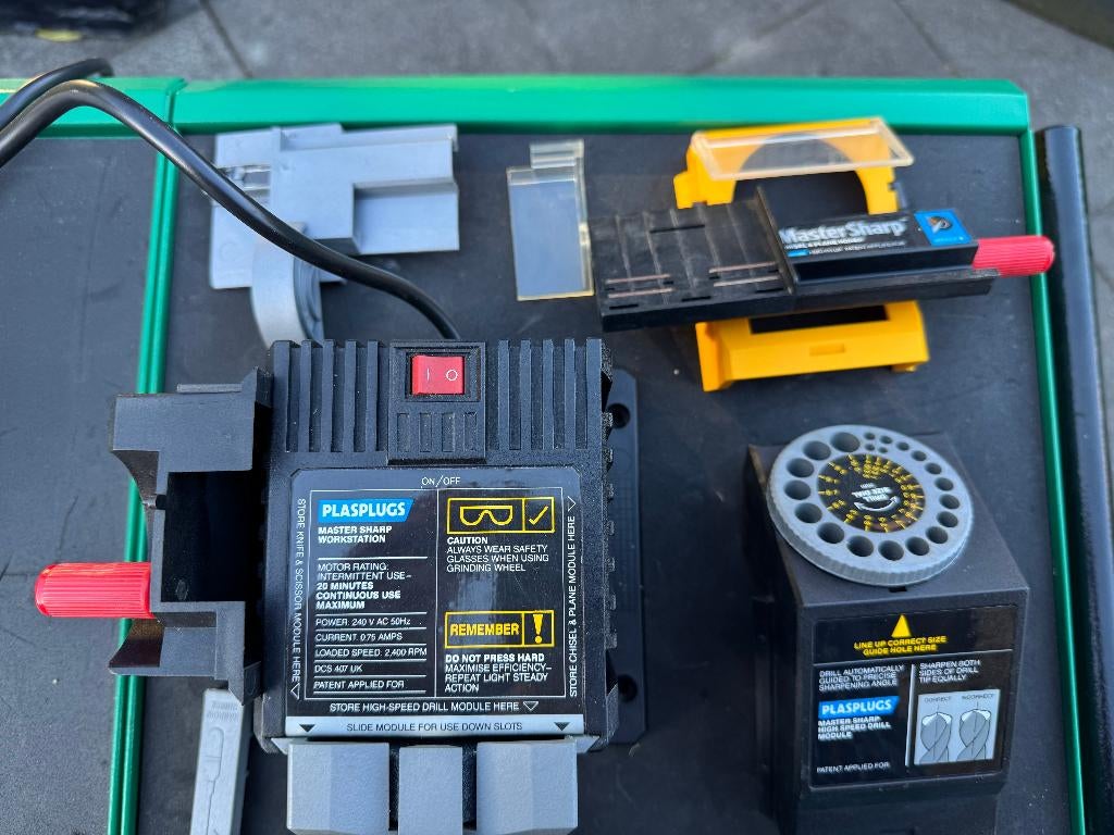 Complete Plasplugs Master Sharp slijpset – zo goed als nieuw, Verzenden, Zo goed als nieuw, Minder dan 700 watt, Werkbankslijpmachine