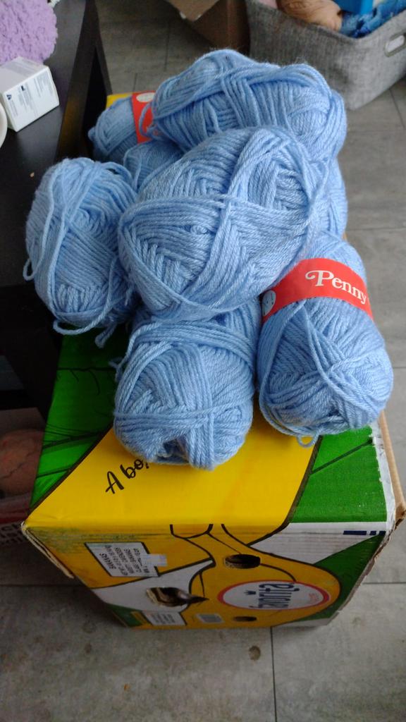 8 bollen blauw pen 4, Hobby en Vrije tijd, Breien en Haken, Ophalen of Verzenden, Zo goed als nieuw, Breien of Haken, Wol of Garen