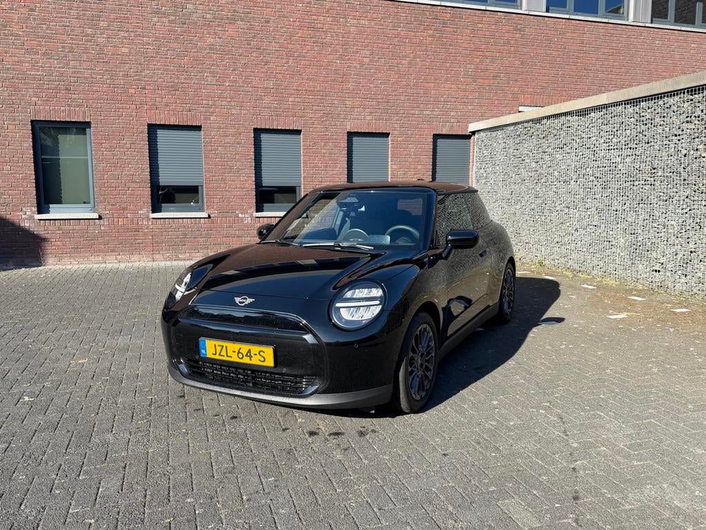 Mini Cooper E Blackyard 2026, Auto's, Mini, Cooper, Elektrisch, Hatchback, Automaat, Origineel Nederlands, Zwart, Zwart, Stof