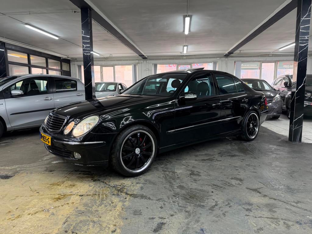 Mercedes-Benz E-klasse 320 Avantgarde zeer nette vol opties, Automaat, Achterwielaandrijving, Gebruikt, Zwart