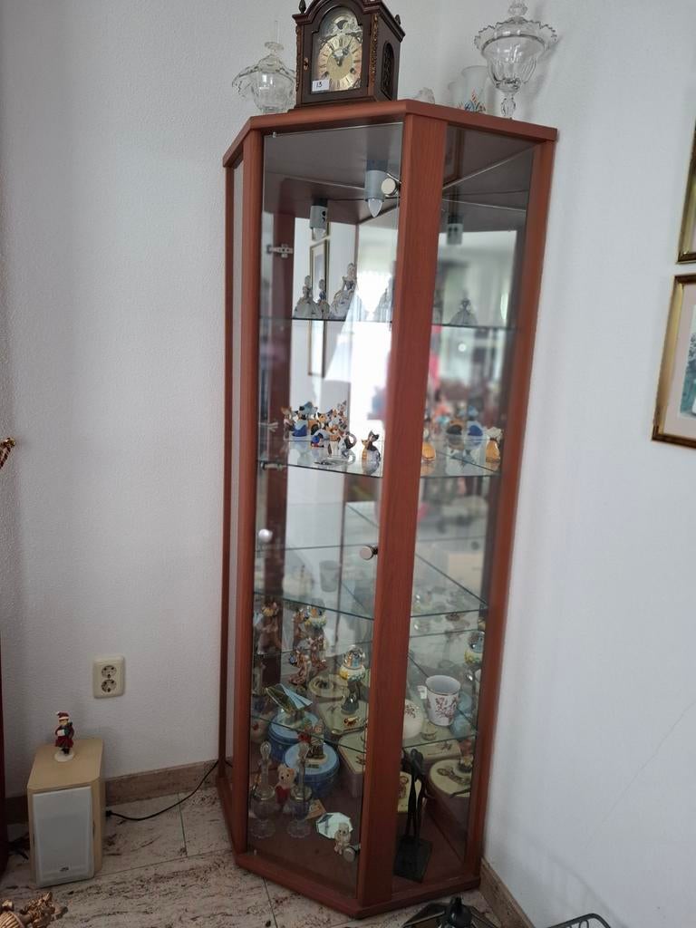 Hoek vitrinekast met verlichting en spiegelachterwand, Glas, Klassiek, 150 tot 200 cm, 25 tot 50 cm