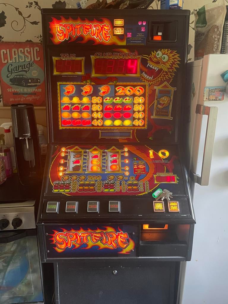 Gokkast Spitfire - Omgebouwd naar Euro's - Spaarpot, Verzamelen, Automaten | Gokkasten en Fruitautomaten, Euro, Ophalen, Gebruikt