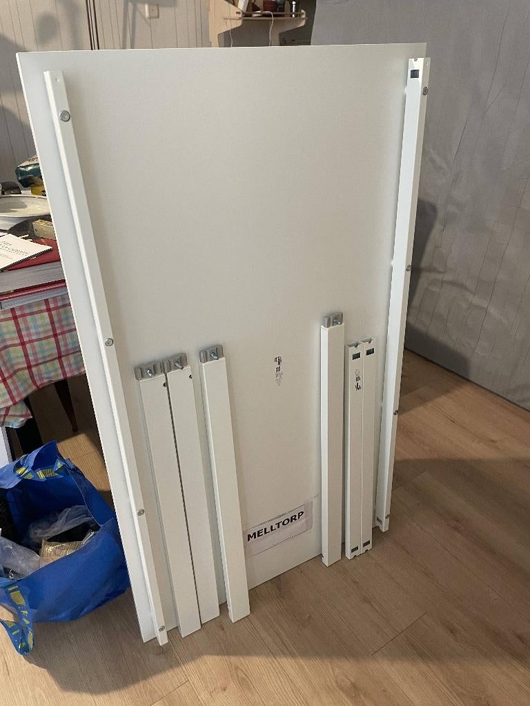 Bonita mesa de escritorio blanca MELLTORP de IKEA, Ophalen
