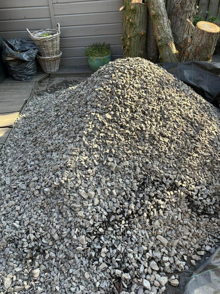 Gratis af te halen: Basalt split 25/40 mm (ca. 1 kuub), Tuin en Terras, Grind, Keien en Split, Ophalen, Gebruikt, Split, Basalt