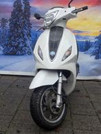 Piaggio Fly scooter -Betrouwbaar en zuinig, Fietsen en Brommers, Scooters | Piaggio, Ophalen, Gebruikt, Benzine, Fly