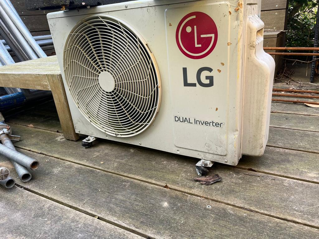 LG Inverter Airco Systeem - 3 binnen, 3 buitenunits, R32, Ophalen, Gebruikt, Koelen en Ontvochtigen, 100 m³ of groter