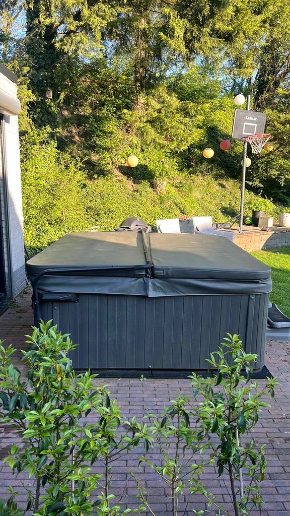 Zeer mooie 6 persoons jacuzzi, Ophalen of Verzenden, Zo goed als nieuw