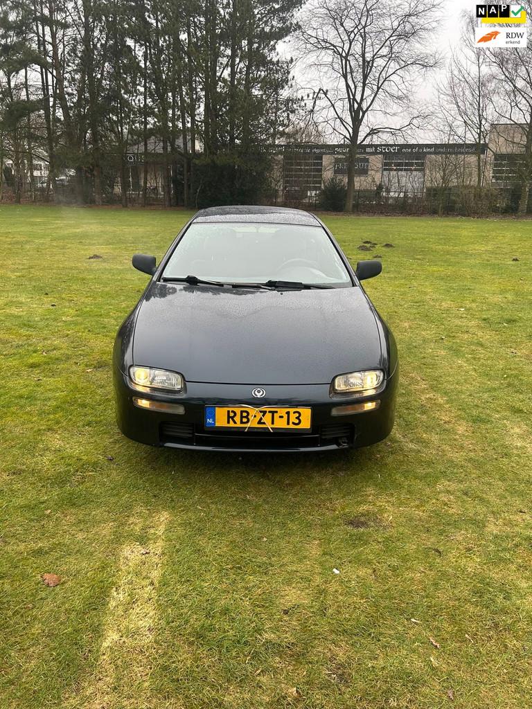 Mazda 323 1.8i F GLX Nieuwe Apk, Auto's, Stof, Gebruikt, Zwart, 4 cilinders