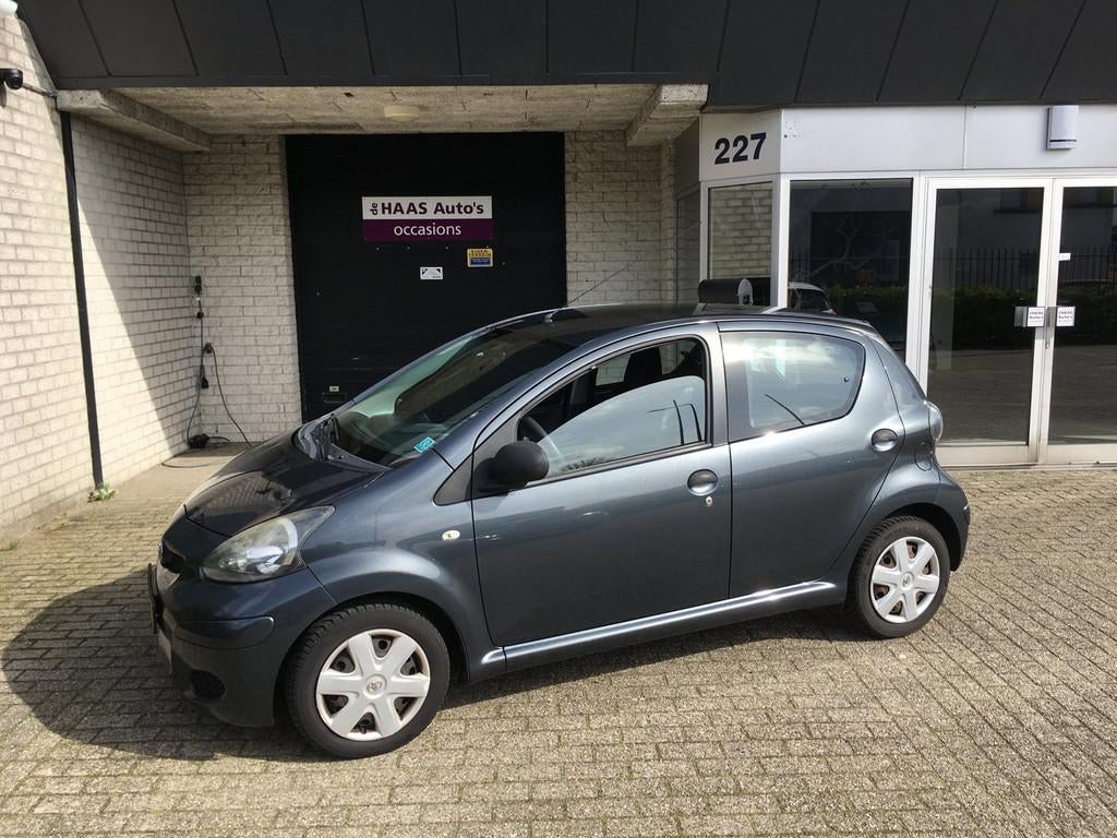 Toyota Aygo 1.0-12V Cool / 5 DEURS / ZUINIG / KM+NAP / METAL, Voorwielaandrijving, Euro 5, Stof, Gebruikt