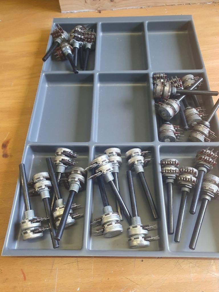 Partij Potentiometers - lin stereo NOS, Ophalen of Verzenden, Nieuw