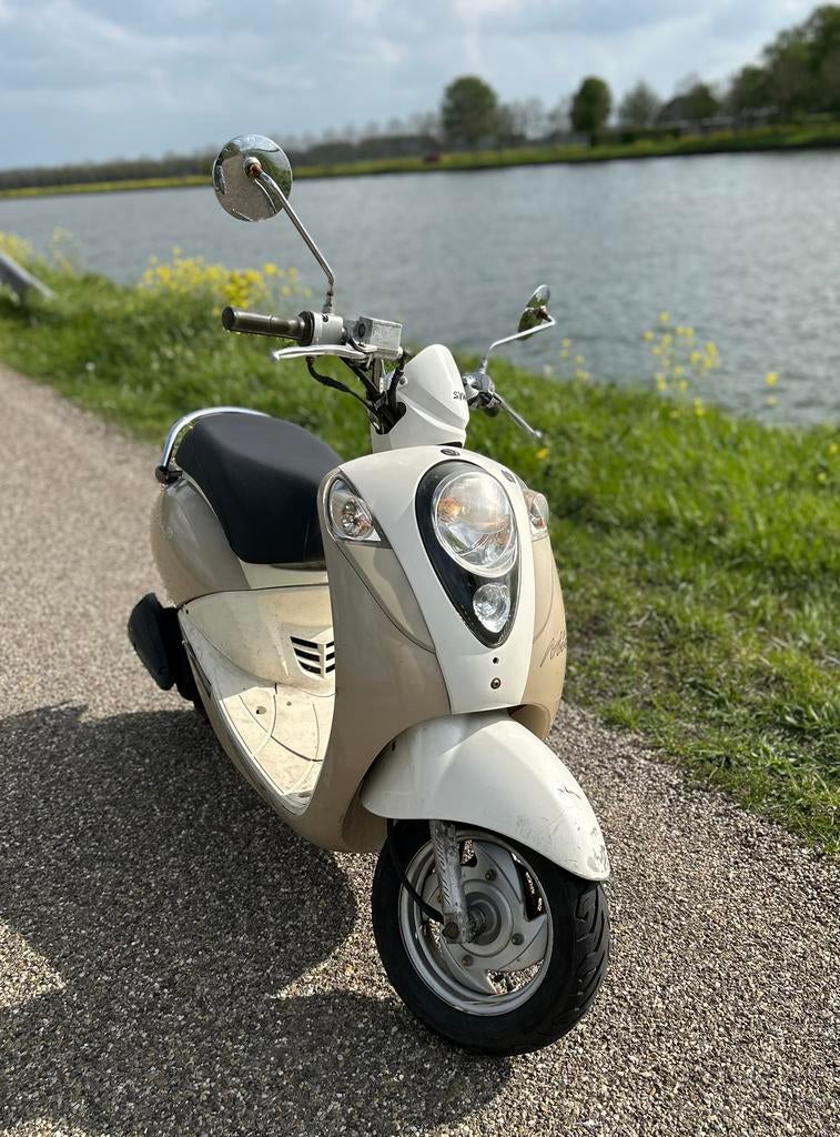 Sym mio, Fietsen en Brommers, Scooters | SYM, Ophalen, Zo goed als nieuw, Benzine, Mio