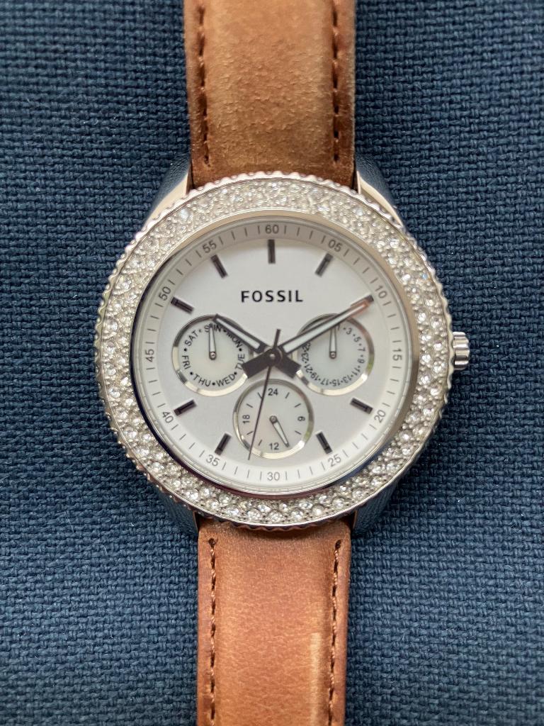 Fossil | dameshorloge | met strass | lederen band | RVS, Sieraden, Tassen en Uiterlijk, Horloges | Dames, Leer, Staal, Verzenden