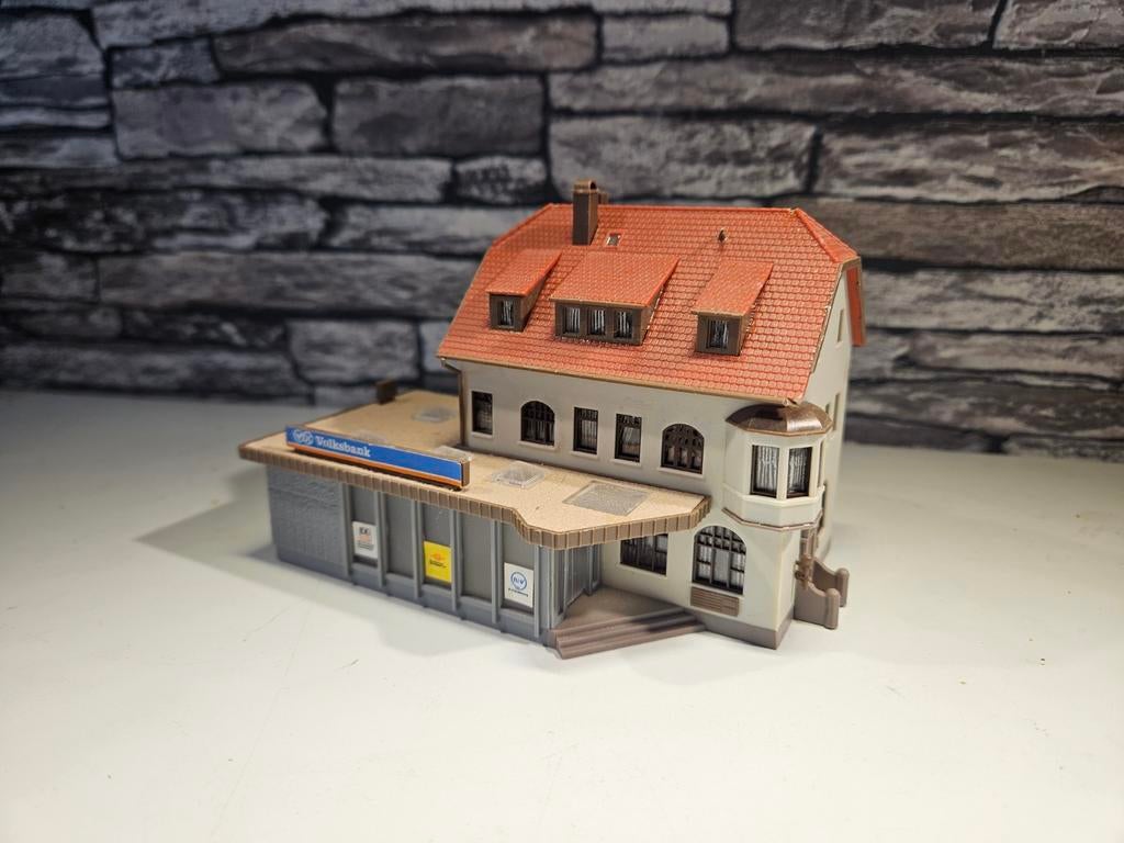 Volksbank bankgebouw N spoor trein 1:160, Hobby en Vrije tijd, Modeltreinen | N-Spoor, Gebruikt, Brug, Tunnel of Gebouw, Gelijkstroom of Wisselstroom