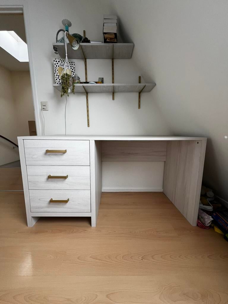 Bureau met 3 lades, Huis en Inrichting, Bureaus, Ophalen, Met lades, Gebruikt, 137 cm